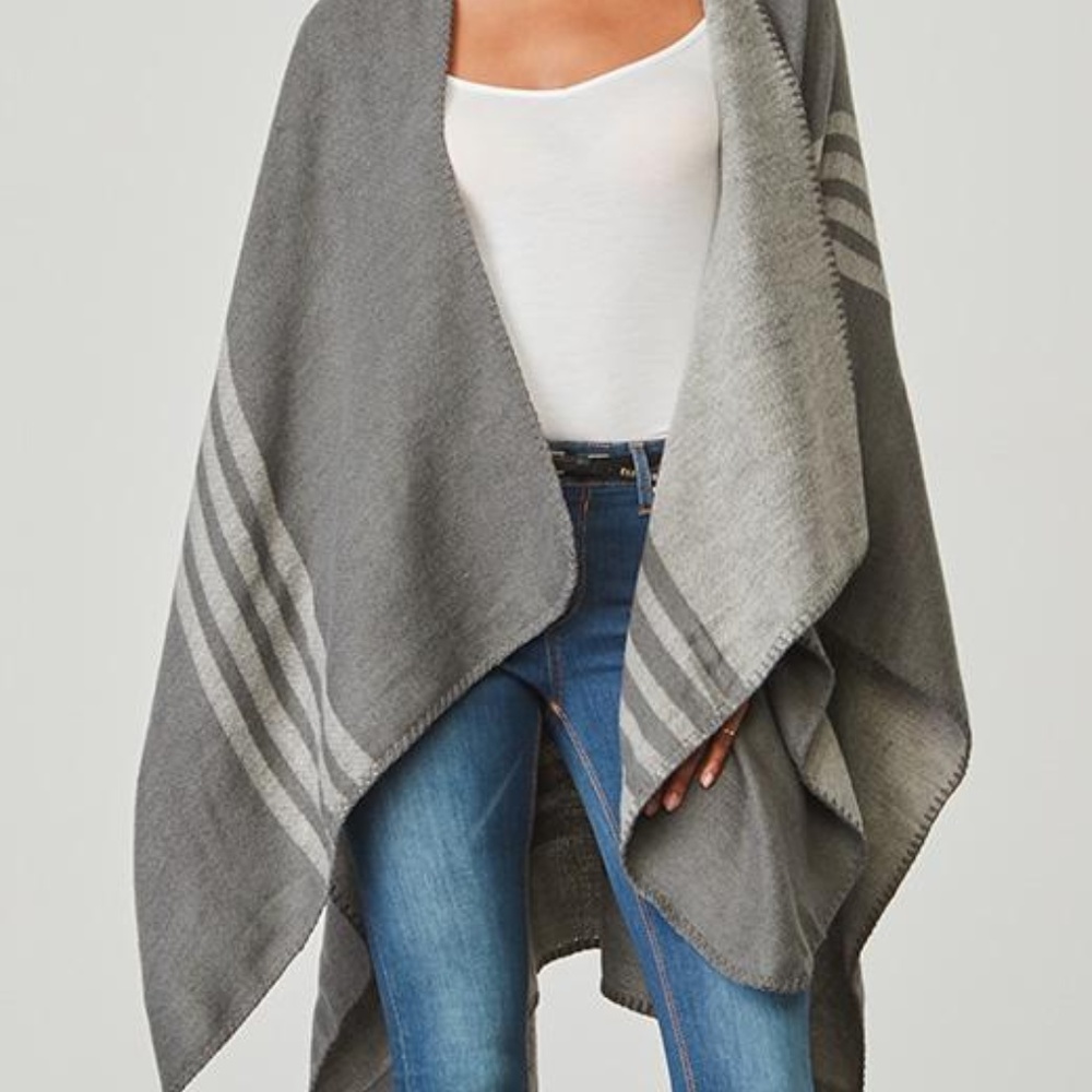 BB Dakota Gray Poncho - NWOT